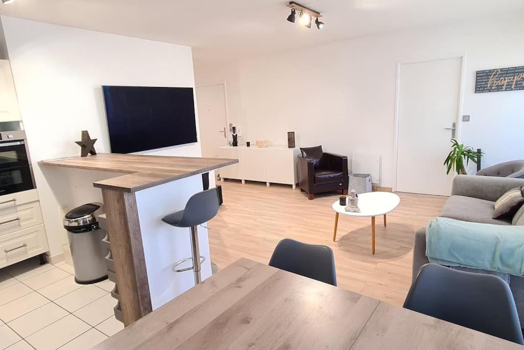 Charmant Logement Avec Jacuzzi Mantes-la-Jolie Exterior photo